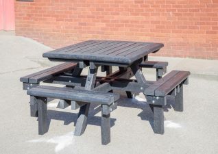 Pembridge™ 8 seater picnic table in recycled materials
