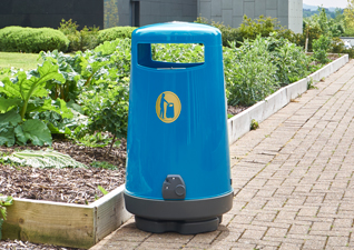 Topsy™ 2000 outdoor litter bin in blue with large capacity on school pathway